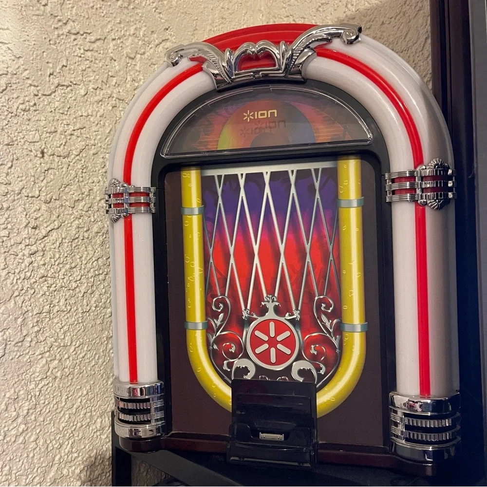❌SOLD ON ♏️ERCARI - Ion light up color changing jukebox speaker - Picture 3 of 5
